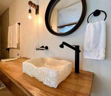 Alta Vista Apartment | Estudio de lujo 101 con patio en la Zona Romántica