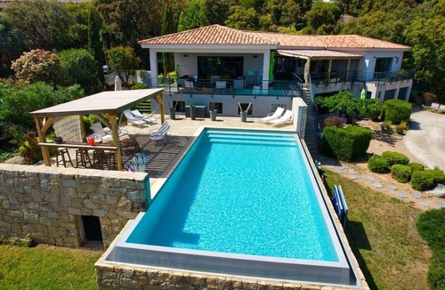 Pinarellu Villa | Exceptional Villa with Pool & Sea View – Just 300 m from Pinarello Beach