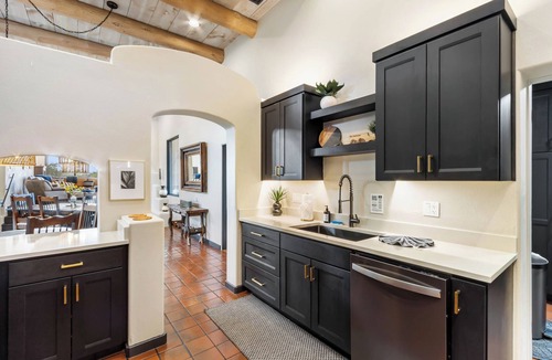 West Sedona House | Experience luxury at Sedona Red Mountain Retreat, a spacious 3-bedroom house with stunning views.