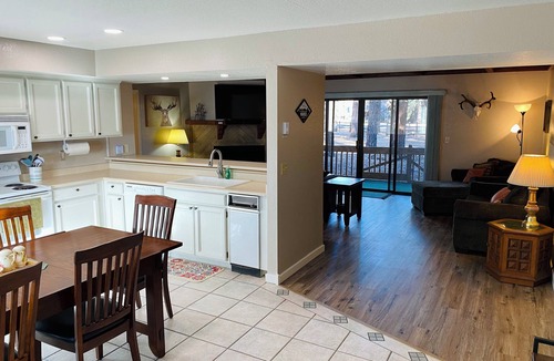 Pinetop Condo | Family Friendly Pines Condo-3b/2b