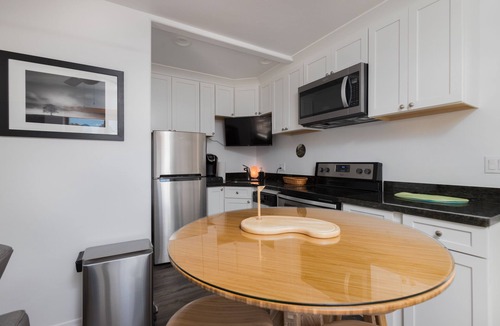 Tucson House | Family Fun Vacation, Heated Pool, Spa, Game Room, Sauna, Putting Green.