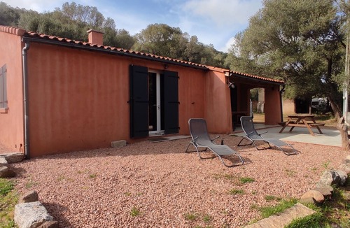 Sartene House | Family home surrounded by olive groves and scrubland, close to the Tizzano beaches.