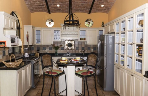 Rancho del Oro Villa | Family, Pet, Disabled Friendly Villa with Pool, Wi-Fi, and Air Conditioning.