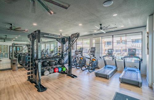 Glendale Sports and Entertainment District Apartment | Fancy 1BD Walk to Westgate Pool Gym WD