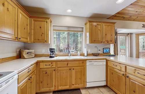 Pinetop Cottage | Fire Pit + Yard: Woodsy Retreat Near Woodland Lake