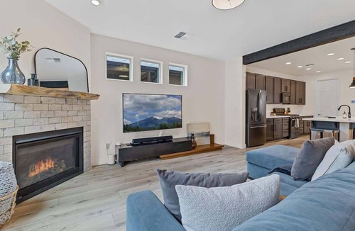 Flagstaff House | Flagstaff 3BR Cozy Retreat w/Fireplace & BBQ