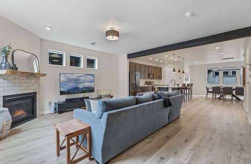 Flagstaff House | Flagstaff 3BR Cozy Retreat w/Fireplace & BBQ