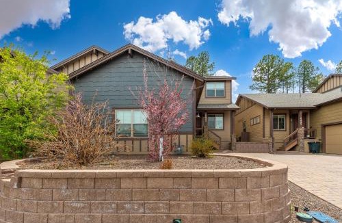Flagstaff House | Flagstaff 5BR Cabin Game Room Firepit Sleeps 14 Near NAU