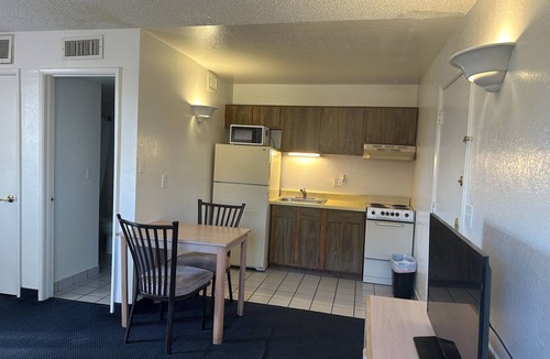 Casas Adobes Apartment | Flamingo Suites