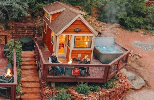 Sedona House | Flow Cabin | Hot Tub, Cold Plunge, Red Rock Canyon View, Stargazing Deck, Fire Pit