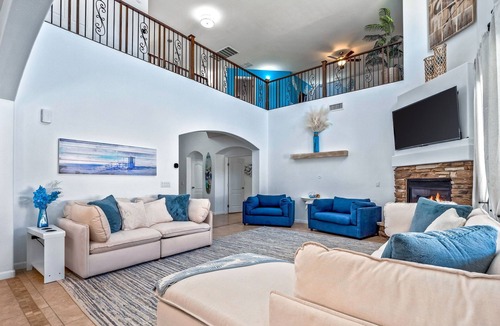 Surprise House | Free Heated Pool, Hot Tub, Grill, Garage!