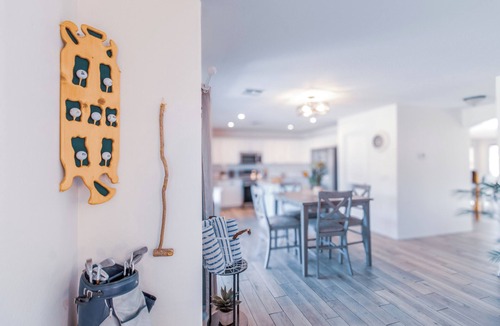 Tamaron House | Free Pool Heat - Piano - King Bed - Air Hockey