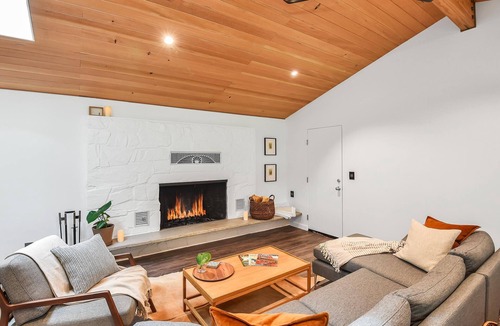 Cherry Hill House | Freshly Renovated Ultra Modern Cabin with A/C! Walking Distance to Downtown Flagstaff