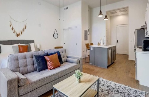 Menlo Park Apartment | Frontdesk | Sunny + Open Studio Apt near Downtown