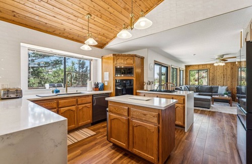 Upper Moonridge House | Fully Remodeled * Spacious * Slope Views * Wet bar