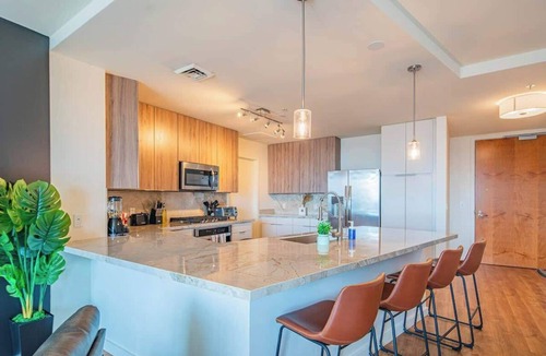 Downtown Phoenix Apartment | Game Day in PHX | Pool,Gym,Parking,Balcony,W/D