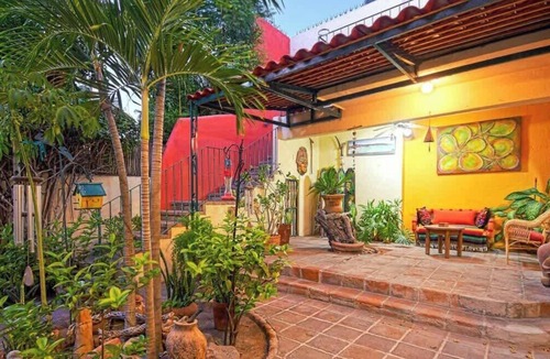 La Paz Apartment | Garden Apartment, A Short Walk to the Malecon