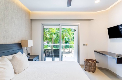Puerto Juarez Apartment | Garden View & Private Pool 3 bedroom 2 bath sleeps 10 at Mareazul Resort