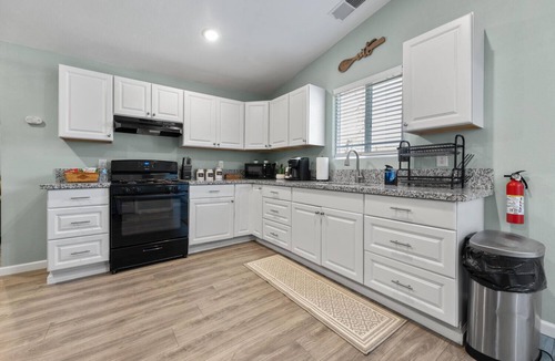 Springville House | Gateway to the Sequoias & Closest to Springville Ranch Pet Friendly Sleeps 10