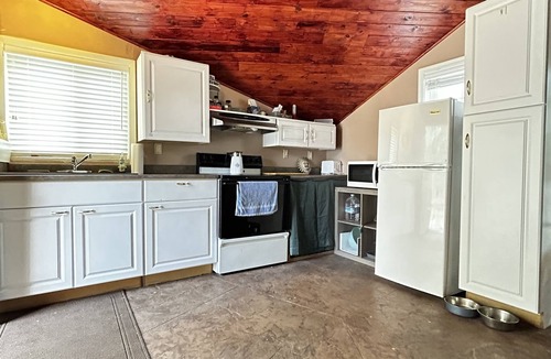 Camp Verde Cabin | Glamping cabin- 10 min from Verde River day use Perfect to unplug & be w/nature
