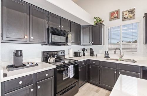 Glendale House | Glendale! Unbeatable Access to State Farm Stadium & Westgate's Best Attractions!