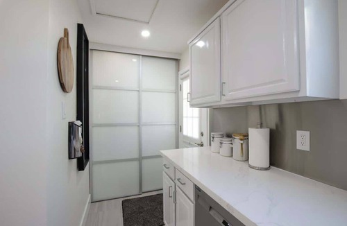 Bel Air House | Glenrosa Gem: Eco 3BR + Heated Pool in Melrose