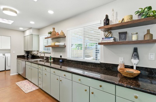 Melrose Paradise House | Golden Glow Luxe Family Getaway