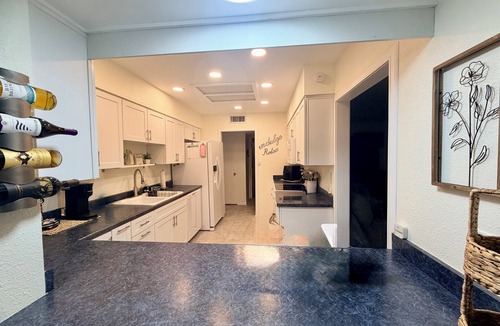 Newlife House | Golf Course Retreat, Renovated, 3 bed 2 Bath Home Great Location, Sleeps 6 Clean