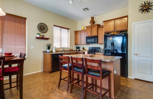 Maricopa House | Golf, Gamble, Relax Poolside! Maricopa Desert Home
