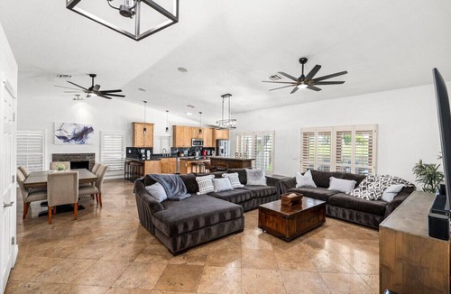 North Mountain Apartment | Golf Getaway in PHX * Rv parking * EV charging * Games *