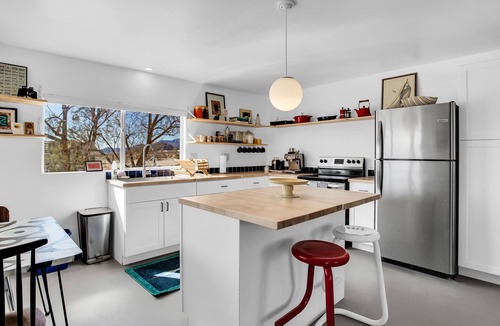 Wonder Valley House | Gorgeous 1 Bedroom House and Artist Studio On The Edge of Wonder Valley