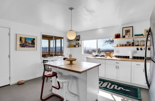 Wonder Valley House | Gorgeous 1 Bedroom House and Artist Studio On The Edge of Wonder Valley