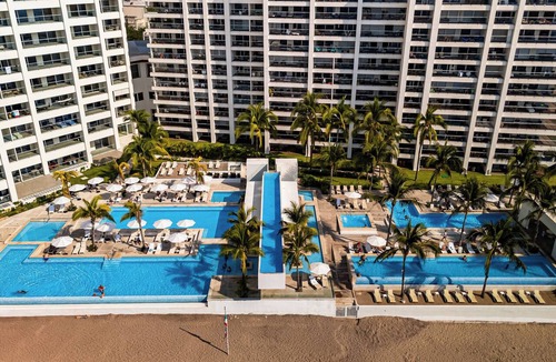 Las Glorias Apartment | Gorgeous 1BR with Pools & Sea Views