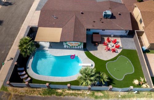 North Mountain House | Gorgeous 4-bed home with Golf, Pool, & Hot Tub!