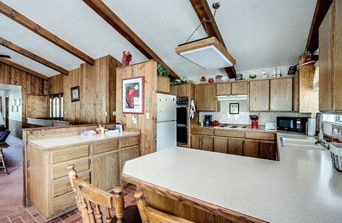 Greer Cabin | Gorgeous Cabin with Fireplace and Barbecue in Greer, Arizona