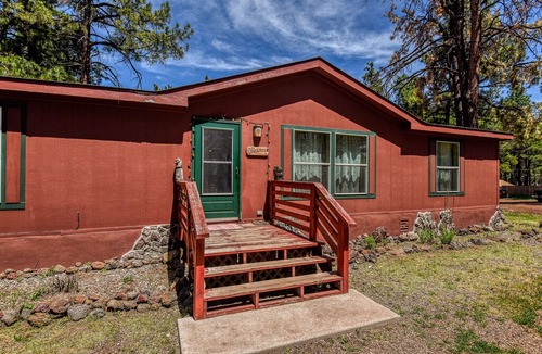 Parks Cabin | Gorgeous & Historic 3 BR Log Cabin w/ Forest Views / 20 minutes from Flagstaff