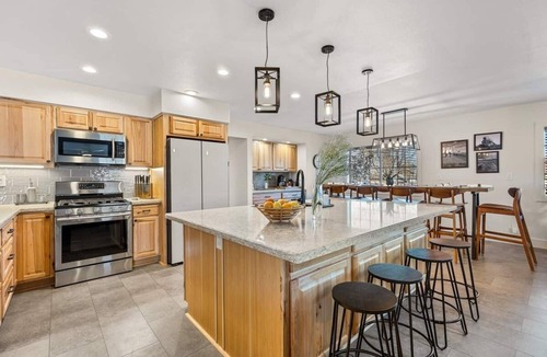 Williams House | Grand Canyon Basecamp | Hot Tub | 4 King Beds