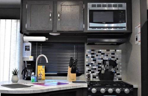 Williams Apartment | Grand Canyon RV Glamping Luxury Suite (Glamping Getaway)