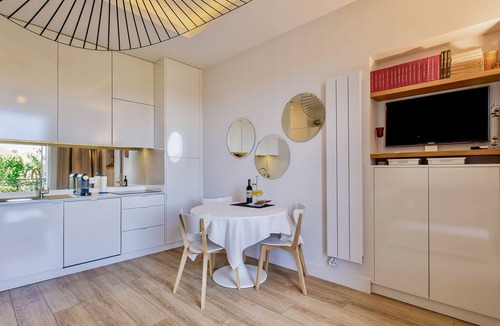 Jean-Medecin Apartment | GRAND HÔTEL – Golden Square 3 min to Beach Green Corridor View AC