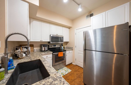 Camelback East Condo | Great Location/1B1B/King Bed/Fast WiFi/Pool/Gym
