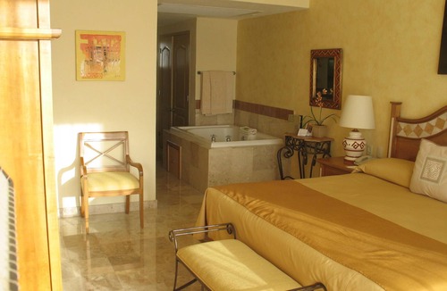 Ildefonso Green Resort | GREAT LOCATION, GREAT BEACH, WALK TO TOWN