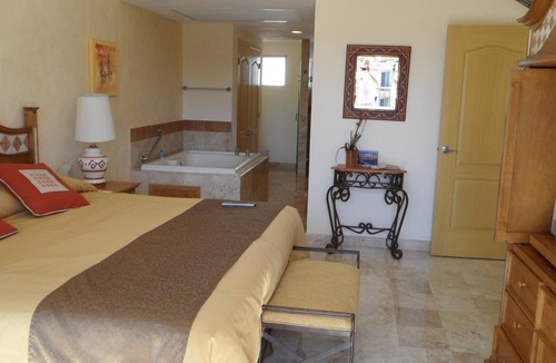 Ildefonso Green Resort | GREAT LOCATION, GREAT BEACH, WALK TO TOWN