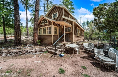 Star Valley Ski Chalet | Grizzly Pines | Off-Grid Chalet in the Woods |