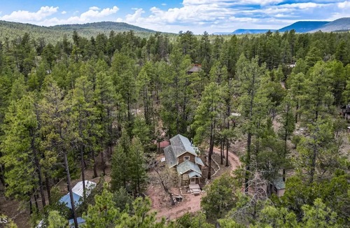 Star Valley Ski Chalet | Grizzly Pines | Off-Grid Chalet in the Woods |
