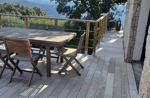 Grossa Apartment | Ground floor apartment in stone terrace 15mn beaches
