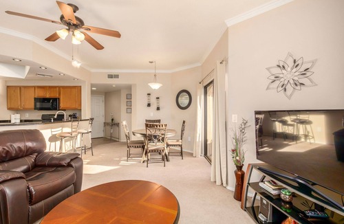 Villa De Paz Condo | Ground Floor.Heated Pool! Hot Tub! Gas grill! 3 miles to Cardinal stad! 2 Kings!