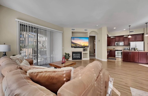 Foothills Condo | Ground Floor Poolside Condo! Trails, Bikes Ahwatukee. 30 Nights Min.
