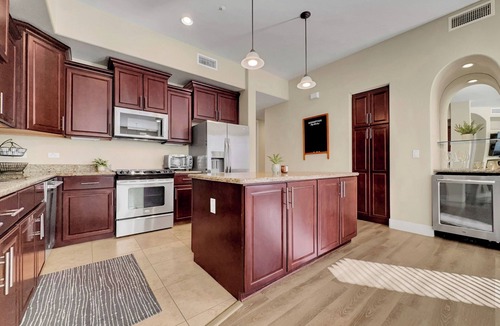 Foothills Condo | Ground Floor Poolside Condo! Trails, Bikes Ahwatukee. 30 Nights Min.