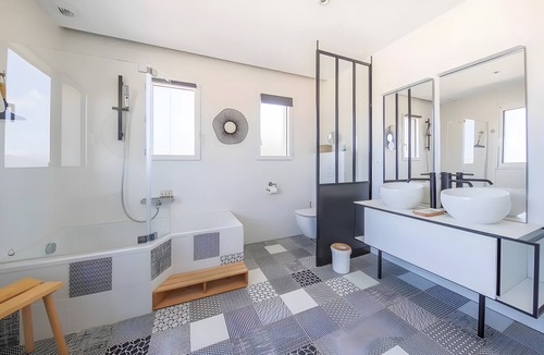 Palasca Bed & Breakfast | Guest Room “Chambre Atelier” with Sea View, Wi-Fi, and Air Conditioning