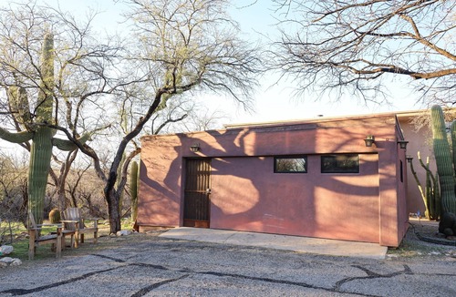 Tanque Verde Apartment | Guesthouse among Saguaros